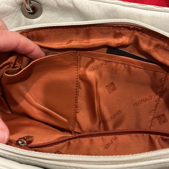 LIKE NEW Donald J Pliner leather shoulder bag - Picture 7 of 9